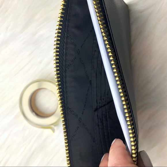 Michael Kors Xl Zip Clutch Wristlet - Picture 4 of 4